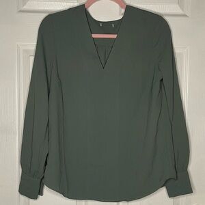 ⭐️(Small) Sage green long sleeve blouse